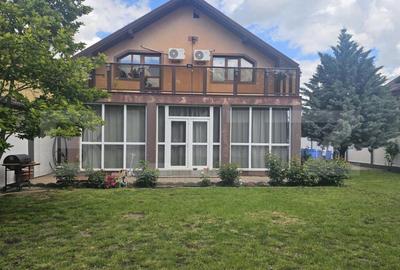 Casă cu 5 camere cu Teren 464 Mp în Central