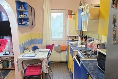 Apartament cu 3 camere semidecomandat în Micro 15 - 9