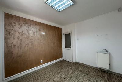 Spatiu comercial compus din doua incaperi si o chicineta - 6