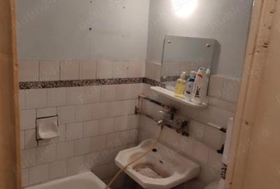 Garsoniera, Etaj Intermediar, Gaze la Usa, Bucatarie Din Constructie - 2