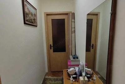 Apartament cu 3 camere semidecomandat, mobilat în Dâmbovița - 1