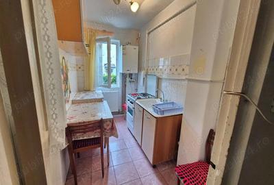 Vanzare apartament 2 camere semidecomadat zona Florilor str. Mimozei Vanzare apartament 2 camere semidecomadat zona Florilor str. Mimozei - 3