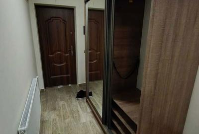Apartament cu 3 camere decomandat în Tractorul - 2