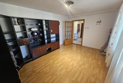 Apartament cu 3 camere decomandat, mobilat în Micro II - 4