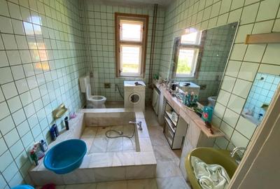 Apartament de 4 camere, decomandat, 212 mp si teren, zona Neptun - 3
