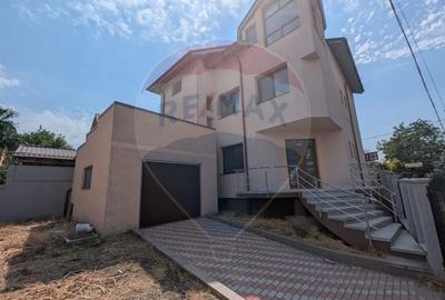 Casa / Vila cu 9 camere de vanzare in zona Ultracentral
