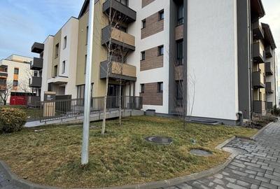 Apartament cu 3 camere decomandat în Tractorul - 1