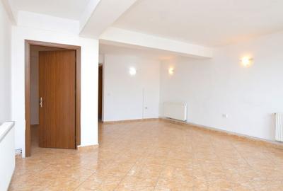 Apartament cu 4 camere decomandat, mobilat în Tineretului
