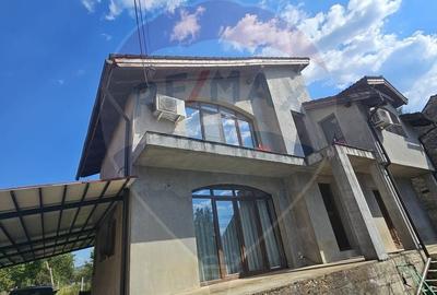Casă cu 5 camere cu Teren 702 Mp în Nord - 1