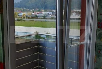 Apartament cu 2 camere decomandat, mobilat în Tractorul - 12