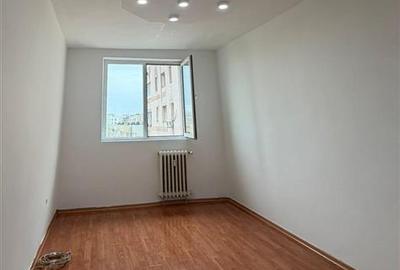 Apartament cu 2 camere decomandat în Titan