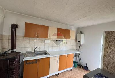 Casă cu 2 camere cu Teren 484 Mp în Ciocănești