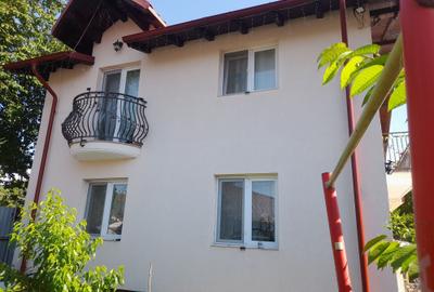 Casă cu 4 camere în Central - 1