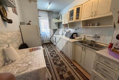 Apartament 3 camere decomandat etaj 2 zona Vasile Aaron Sibiu - 2