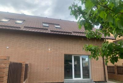 Casă cu 5 camere cu Teren 277 Mp în Malu Mare - 10