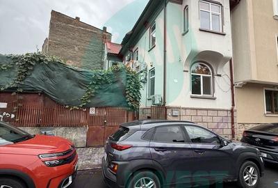 Casă individuală cu 9 camere cu Canalizare în Moșilor