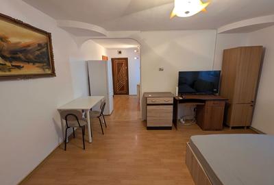 Garsonieră decomandată în Central - 2