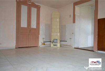Spațiu comercial, de 190 mp, în Central - 9