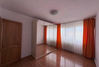 Apartament cu 3 camere decomandat în Micro 6 - 3