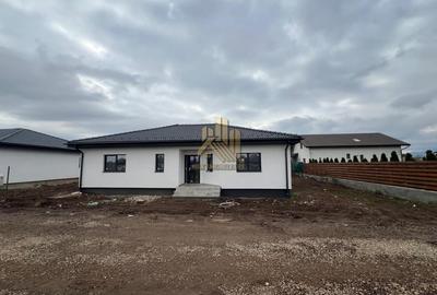 Casa 4 camere Izvor Tarlungeni - 1