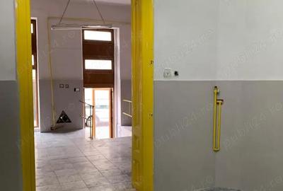 Spațiu comercial, de 40 mp, în Central - 9