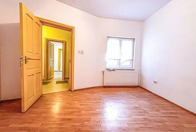 Casă cu 4 camere cu Teren 190 Mp în Tei - 2