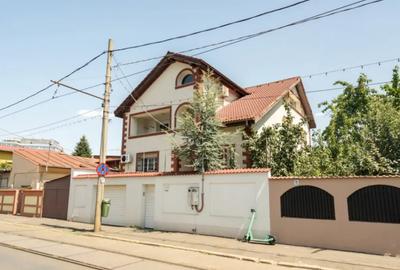 Casă cu 7 camere cu Teren 280 Mp în 1 Mai - 2