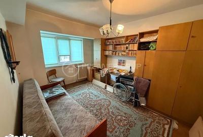 Apartament cu 4 camere decomandat în Bd. Independenței - 1