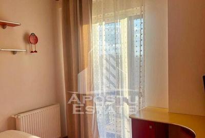Apartament cu 4 camere decomandat în Aradului