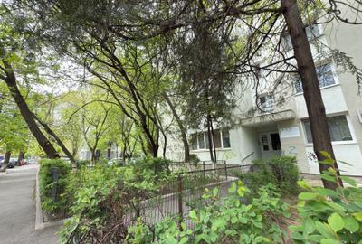 Apartament cu 3 camere decomandat în Titan