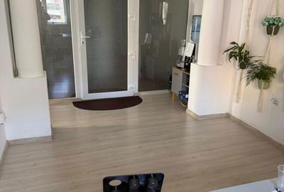 Spațiu comercial, de 120 mp, în Central - 3