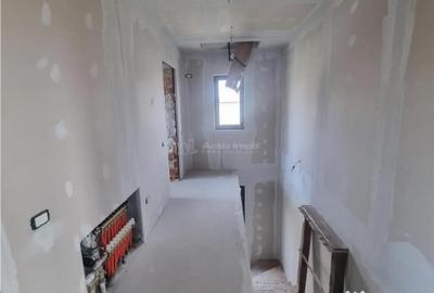 Casă cu 6 camere cu Teren 1200 Mp în Poroschia - 2