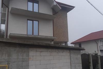 Casă cu 4 camere în Central - 1