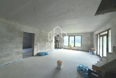 Casă cu 5 camere cu Teren 1800 Mp în Stremț - 1