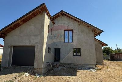 Casa / Vila cu 5 camere zona Sud - 1