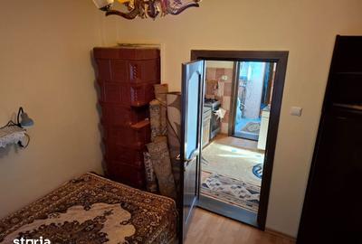 Casă cu 3 camere cu Teren 280 Mp în CFR - 9