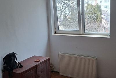 Apartament cu 3 camere nedecomandat în Central