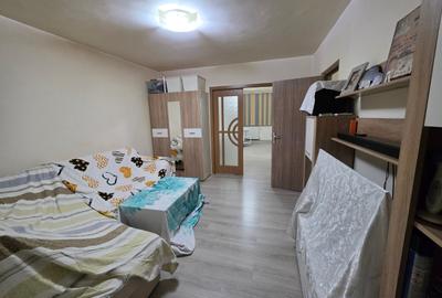 Apartament cu 4 camere decomandat, mobilat în Titan - 1