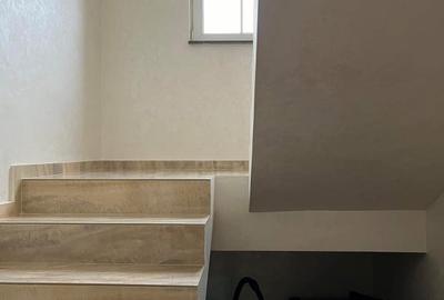 Casă individuală cu 7 camere cu Canalizare în Episcopia Bihorului - 11