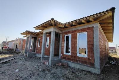 Duplex cu 3 camere cu Canalizare în Moșnița Nouă - 1
