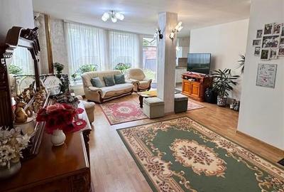 Casa in apreciabil potential,cu terase, curte,gradina echipata,2 pivnite,Str. Ro - 26