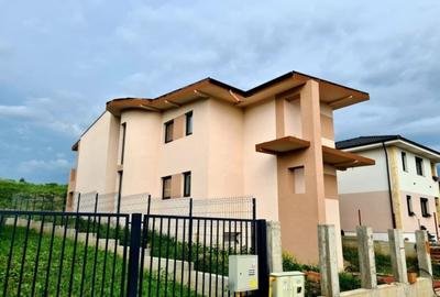Casa unifamiliala cu 4 camere, cu suprafata 247mp, teren 725 mp, zona Voronet - 2