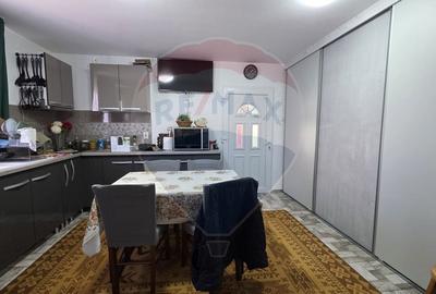 Casa / Vila cu 4 camere de vanzare - 3