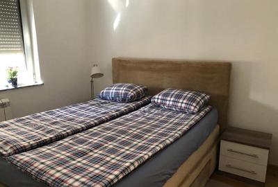 Apartament cu 2 camere decomandat în Florilor