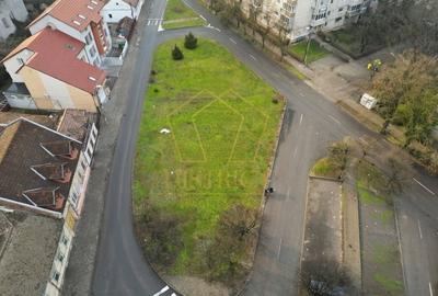 Teren cu vizibilitate excepțională, 3 fronturi stradale | Zona Lunei - 2