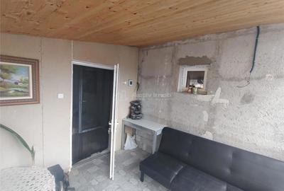 Petrosnita, Casa la Curte cu Garaj si Teren de 900 Mp - 6