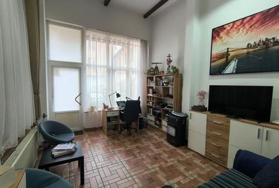 Spatiu comercial, ultracentral, Republicii, Oradea. 600 E/lună. Com 0 - 3