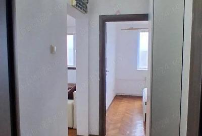 Apartament cu 3 camere semidecomandat în Berceni - 2