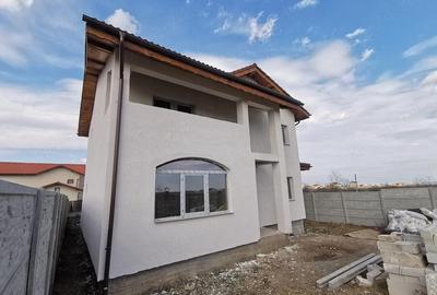 Casă cu 7 camere cu Canalizare în Central - 3