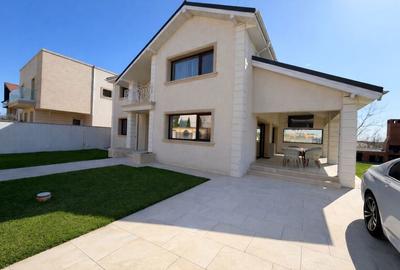 Casă cu 4 camere în Central